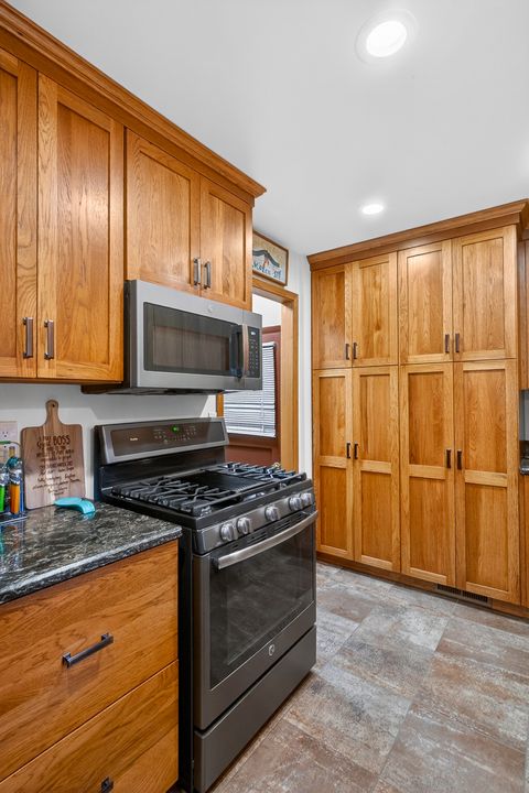 Tiny photo for 1334 7th Street NW, Clinton, IA 52372 (MLS # 12607252)