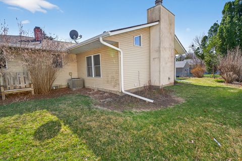 Tiny photo for 1334 7th Street NW, Clinton, IA 52372 (MLS # 12607252)