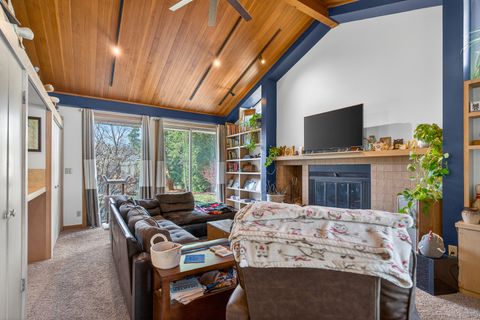 Tiny photo for 1334 7th Street NW, Clinton, IA 52372 (MLS # 12607252)