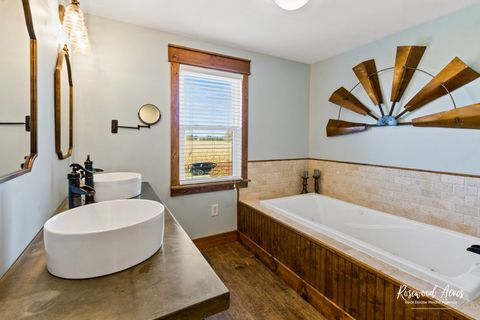 Tiny photo for 104 W Cottage Street, Sheldon, IL 60966 (MLS # 12501595)