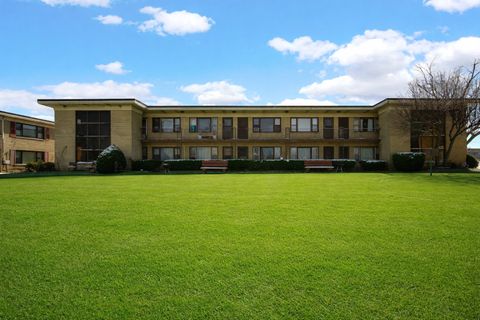 Photo of 12 King Arthur Court #11, Northlake, IL 60164 (MLS # 12616672)