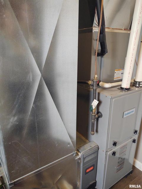 Tiny photo for 1470 Old Bloomfield Road, Vienna, IL 62995 (MLS # EB460639)