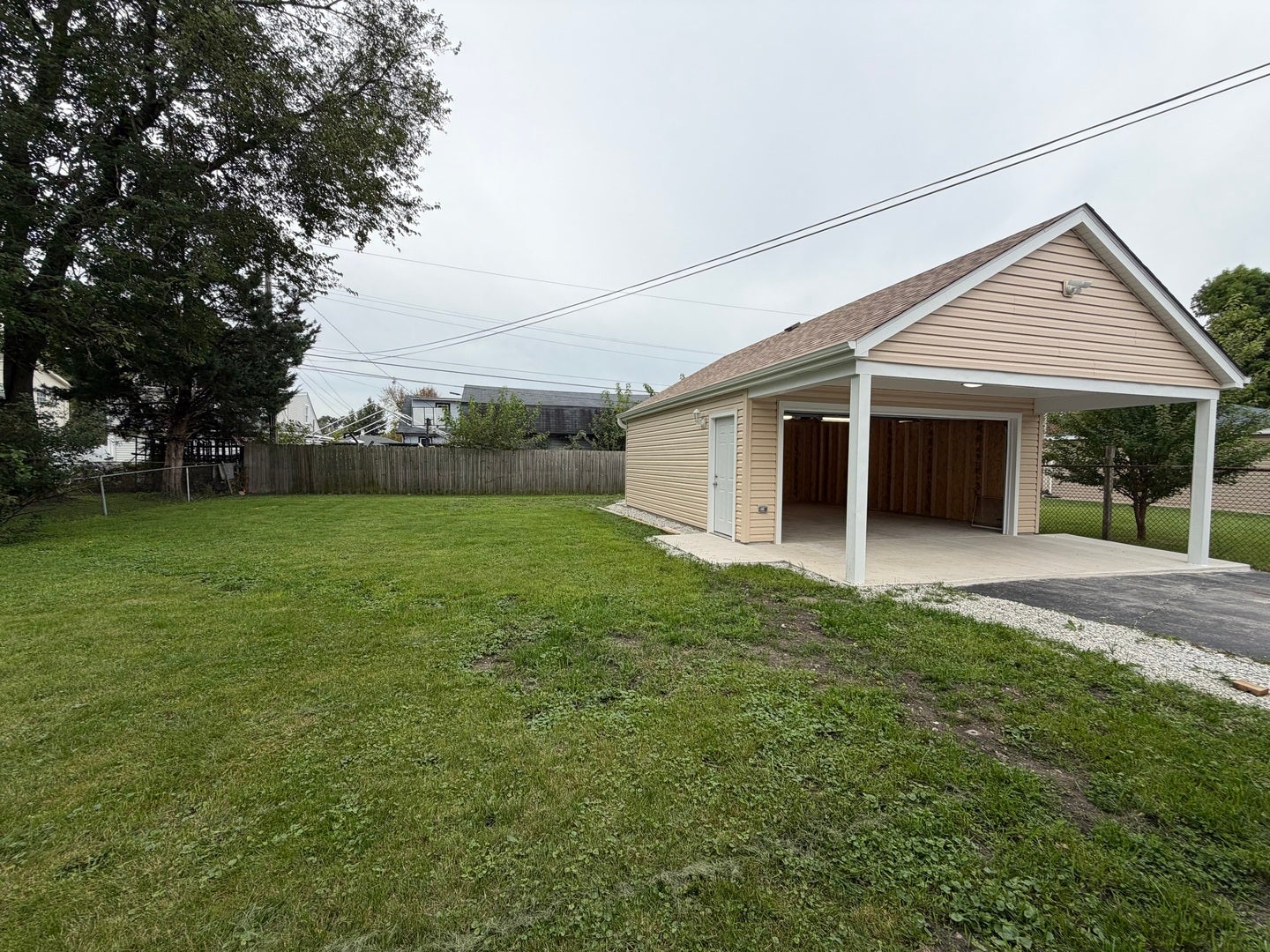 221 E Dickens Avenue