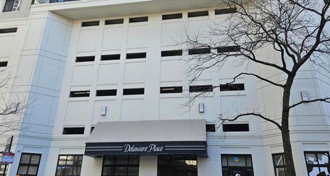 33 W Delaware Place 20H Chicago IL 60610