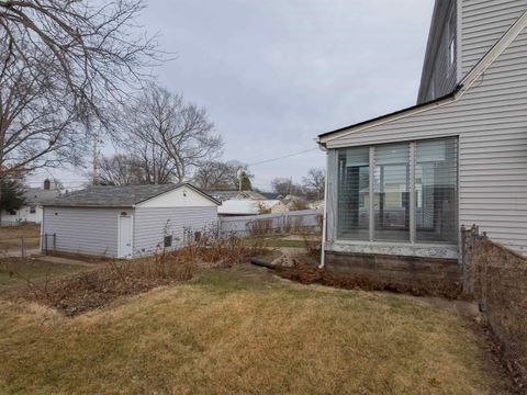 Tiny photo for 408 E 29th St Street, Davenport, IA 52803 (MLS # 100000312)