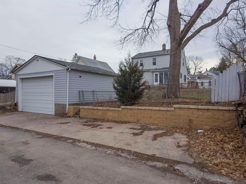 Tiny photo for 408 E 29th St Street, Davenport, IA 52803 (MLS # 100000312)
