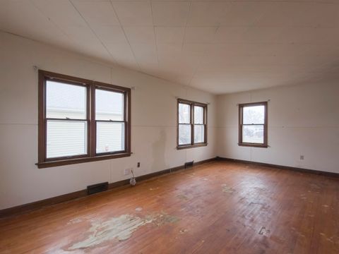 Tiny photo for 408 E 29th St Street, Davenport, IA 52803 (MLS # 100000312)