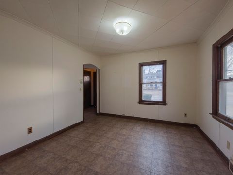 Tiny photo for 408 E 29th St Street, Davenport, IA 52803 (MLS # 100000312)