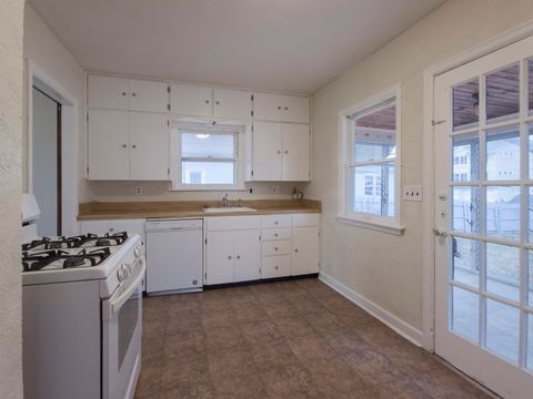 Tiny photo for 408 E 29th St Street, Davenport, IA 52803 (MLS # 100000312)