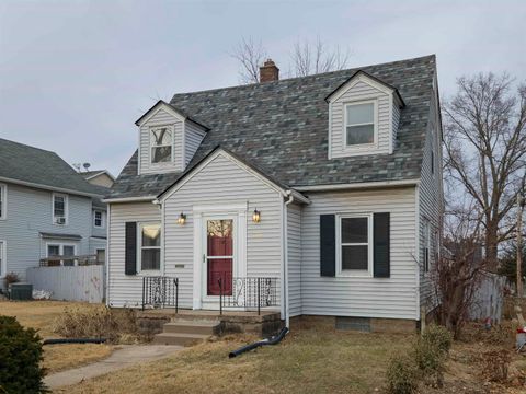 Tiny photo for 408 E 29th St Street, Davenport, IA 52803 (MLS # 100000312)