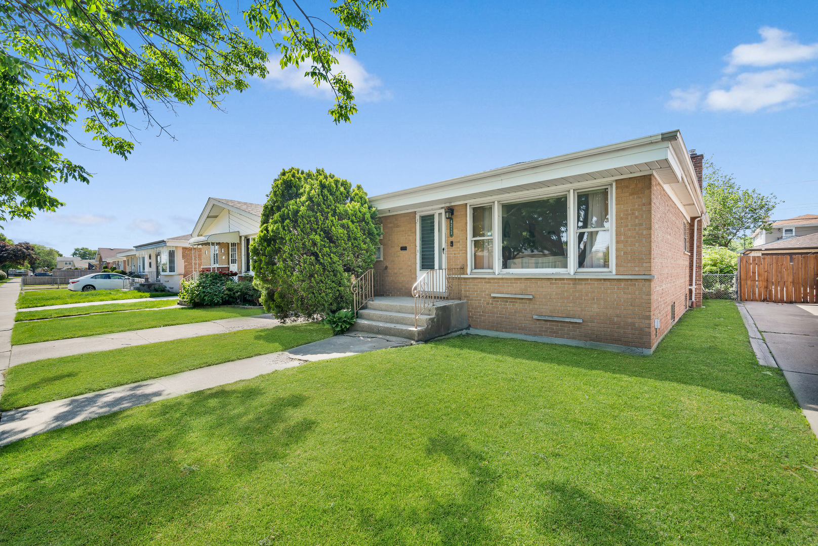 4313 W 77th Place W