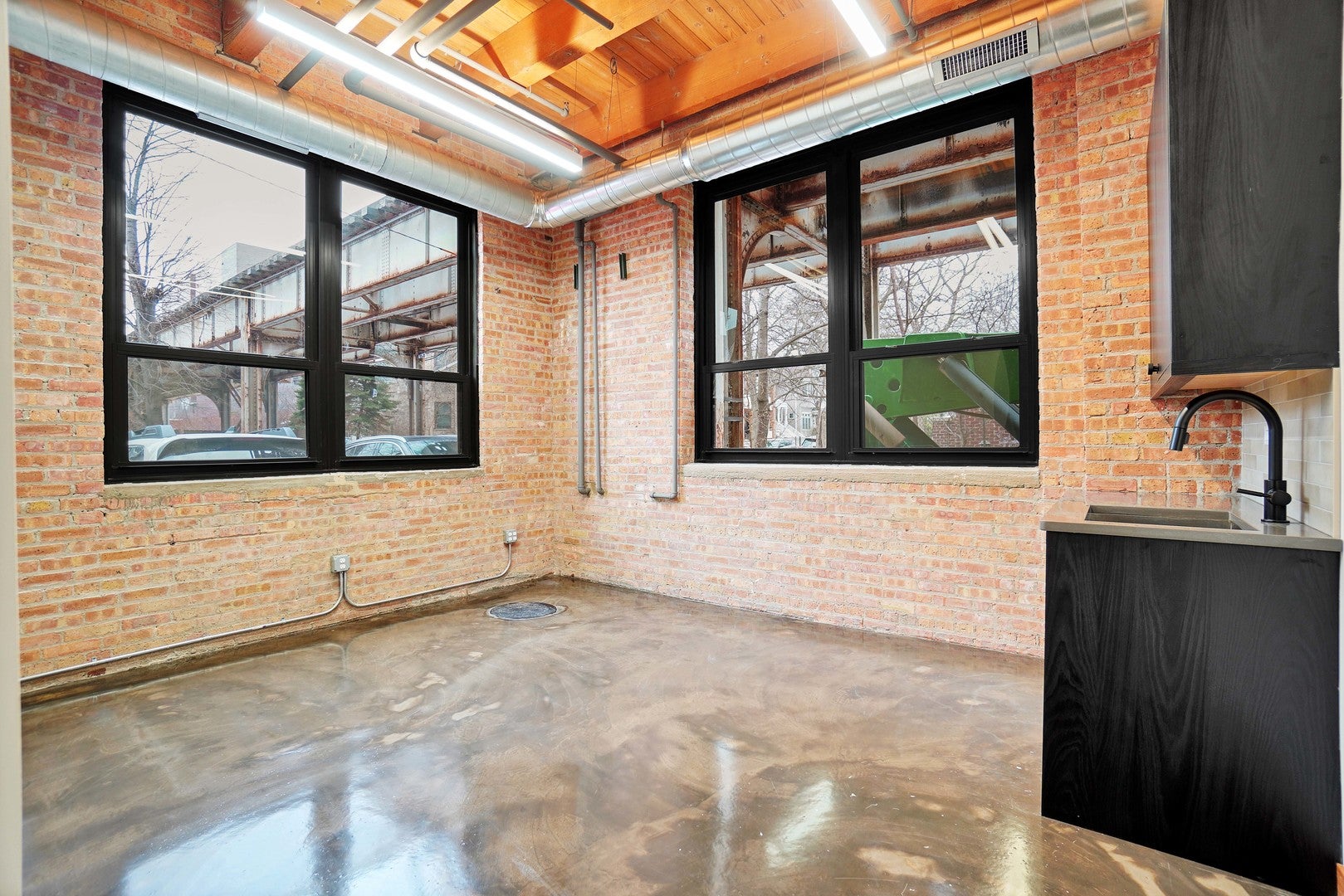 1806 W Cuyler Avenue 104