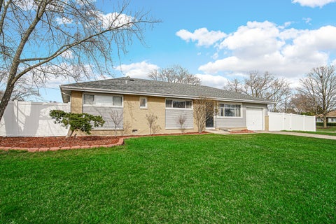 Tiny photo for 310 Maricopa Lane, Hoffman Estates, IL 60169 (MLS # 12663631)