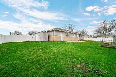 Tiny photo for 310 Maricopa Lane, Hoffman Estates, IL 60169 (MLS # 12663631)