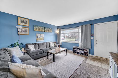 Tiny photo for 310 Maricopa Lane, Hoffman Estates, IL 60169 (MLS # 12663631)