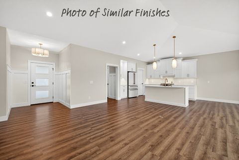 Tiny photo for 208 N 15th Street, Le Claire, IA 52753 (MLS # 12622061)