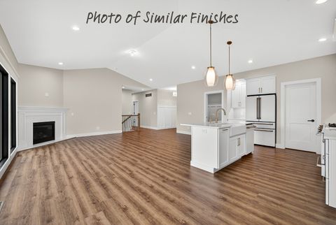 Tiny photo for 208 N 15th Street, Le Claire, IA 52753 (MLS # 12622061)