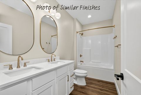 Tiny photo for 208 N 15th Street, Le Claire, IA 52753 (MLS # 12622061)