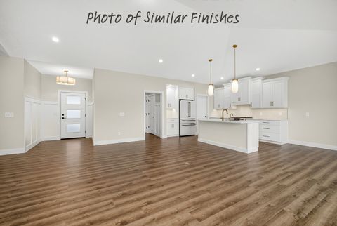 Tiny photo for 208 N 15th Street, Le Claire, IA 52753 (MLS # 12622061)