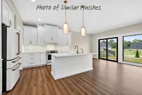 Tiny photo for 208 N 15th Street, Le Claire, IA 52753 (MLS # 12622061)