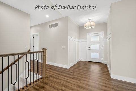 Tiny photo for 208 N 15th Street, Le Claire, IA 52753 (MLS # 12622061)