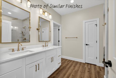 Tiny photo for 208 N 15th Street, Le Claire, IA 52753 (MLS # 12622061)