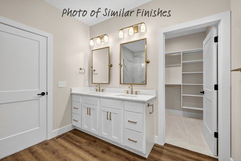 Tiny photo for 208 N 15th Street, Le Claire, IA 52753 (MLS # 12622061)