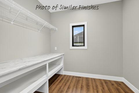 Tiny photo for 208 N 15th Street, Le Claire, IA 52753 (MLS # 12622061)