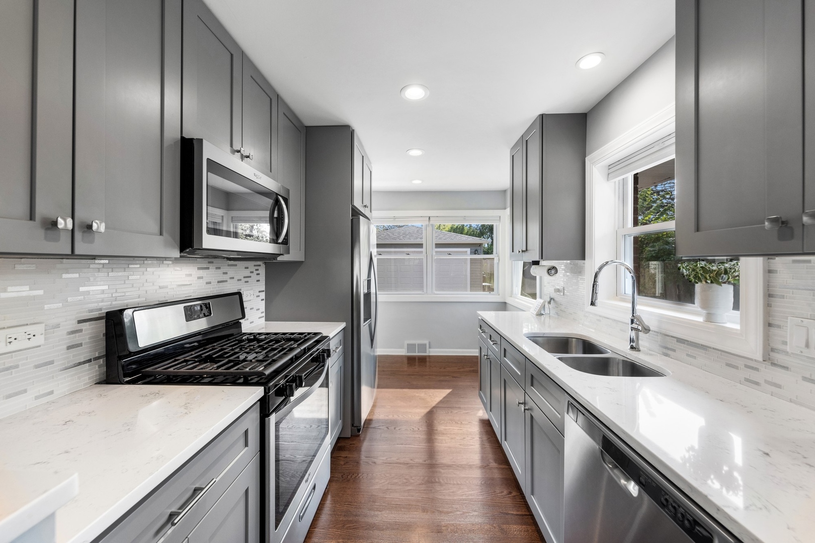 Villa Park, Illinois 60181, United States, 3 Bedrooms Bedrooms, ,2 BathroomsBathrooms,Residential,Active,233544