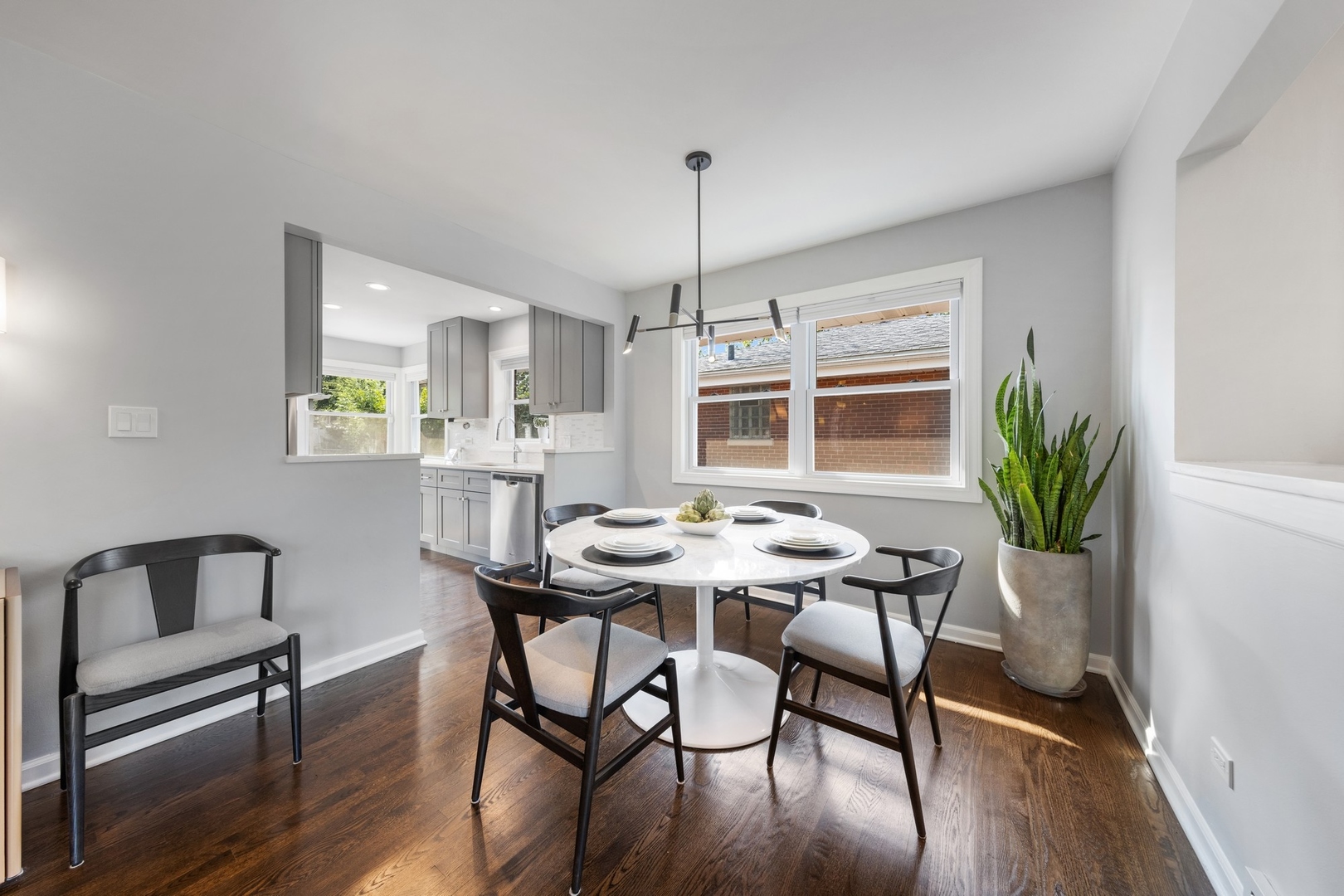 Villa Park, Illinois 60181, United States, 3 Bedrooms Bedrooms, ,2 BathroomsBathrooms,Residential,Active,233544