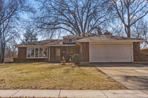 Photo of 18W089 Claremont Drive, Darien, IL 60561 (MLS # 12578197)