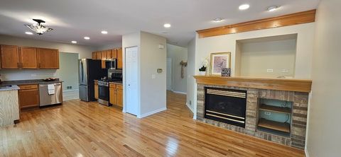 Tiny photo for 450 Rosewood Crossing, Lindenhurst, IL 60046 (MLS # 12640641)