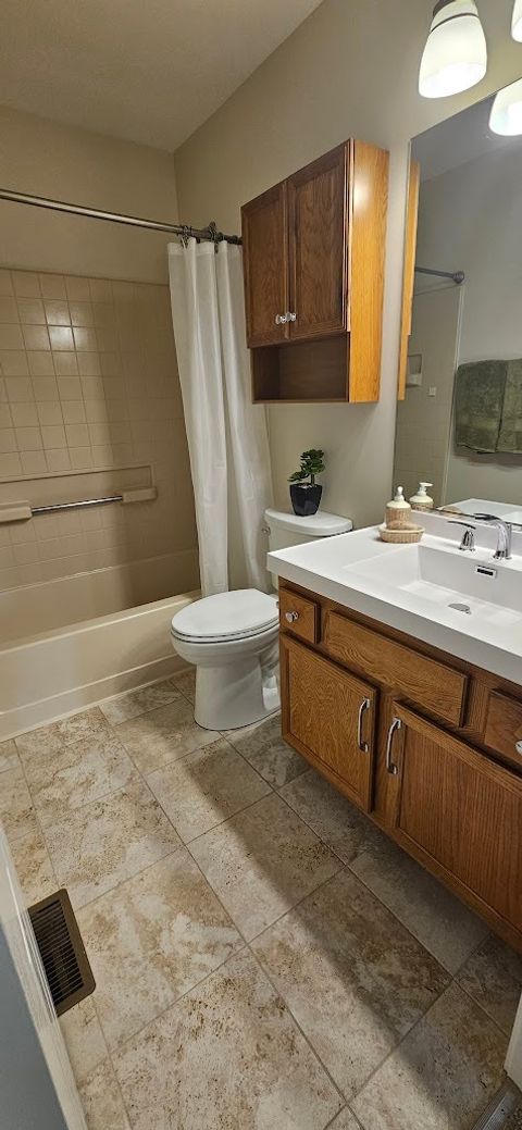 Tiny photo for 450 Rosewood Crossing, Lindenhurst, IL 60046 (MLS # 12640641)