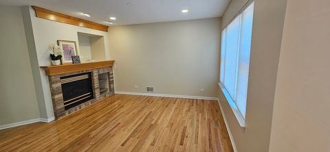 Tiny photo for 450 Rosewood Crossing, Lindenhurst, IL 60046 (MLS # 12640641)