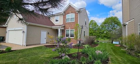 Photo of 450 Rosewood Crossing, Lindenhurst, IL 60046 (MLS # 12640641)
