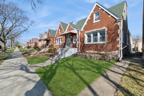 Photo of 5806 W Wilson Avenue, Chicago, IL 60630 (MLS # 12602166)