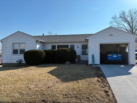 Photo of 339 29th Avenue N, Clinton, IA 52732 (MLS # 12569500)