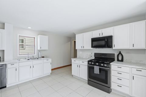 Tiny photo for 1210 3rd Street, Moline, IL 61265 (MLS # 12615287)