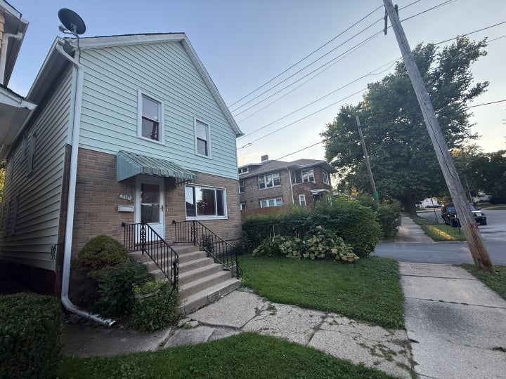 Photo 1 of 25 — 2527 Oak Street, Blue Island, IL 60406