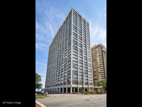 Photo of 6171 N SHERIDAN Road #1610, Chicago, IL 60660 (MLS # 12480113)