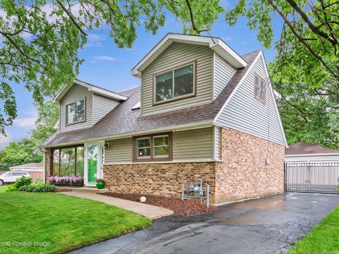 Tiny photo for 875 S York Street, Elmhurst, IL 60126 (MLS # 12596193)