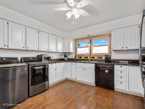 Tiny photo for 875 S York Street, Elmhurst, IL 60126 (MLS # 12596193)