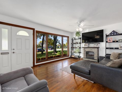 Tiny photo for 875 S York Street, Elmhurst, IL 60126 (MLS # 12596193)