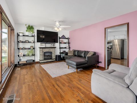 Tiny photo for 875 S York Street, Elmhurst, IL 60126 (MLS # 12596193)