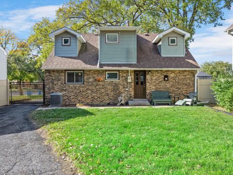 Tiny photo for 875 S York Street, Elmhurst, IL 60126 (MLS # 12596193)