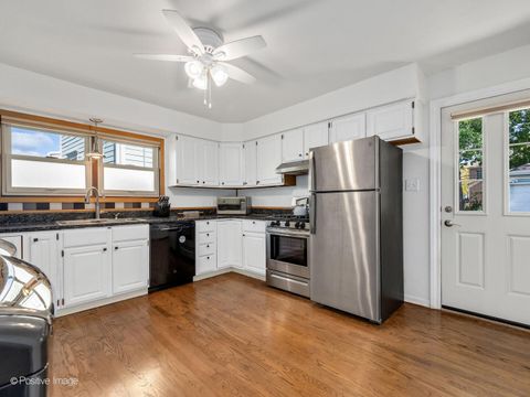 Tiny photo for 875 S York Street, Elmhurst, IL 60126 (MLS # 12596193)