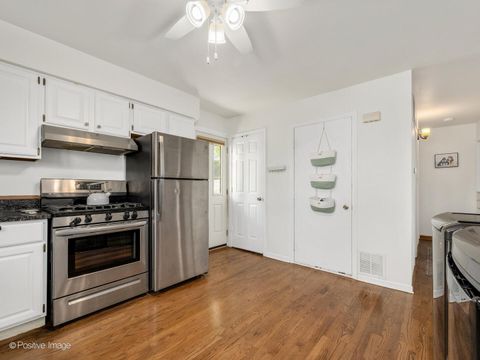 Tiny photo for 875 S York Street, Elmhurst, IL 60126 (MLS # 12596193)