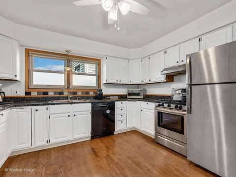 Tiny photo for 875 S York Street, Elmhurst, IL 60126 (MLS # 12596193)