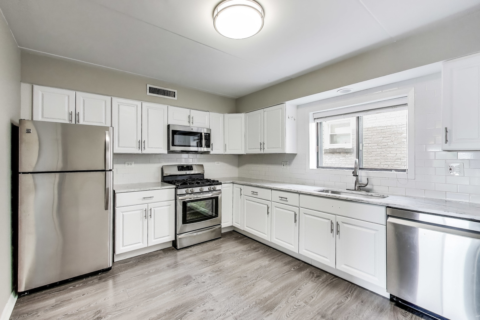 2416 W Foster Avenue 2S