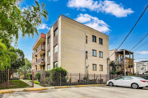 Tiny photo for 2416 W Foster Avenue #2S, Chicago, IL 60625 (MLS # 12525008)